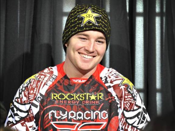 ap-winter-x-snowmobiler-injured-4_3_rx512_c680x510