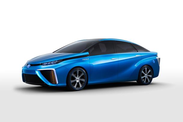 Toyota says it will introduce a hydrogen fuel cell-powered vehicle in 2015.