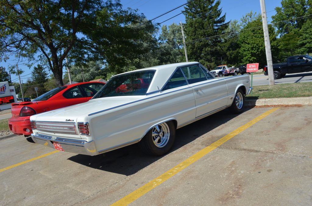 White 1966 Plymouth Satellite 426 HEMI