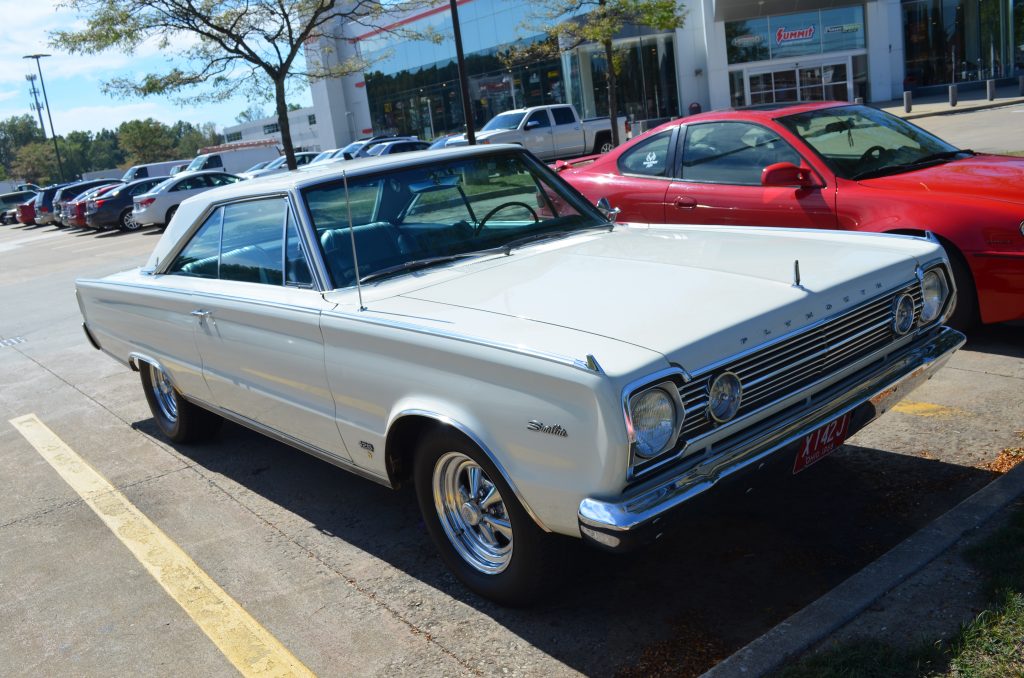 White 1966 Plymouth Satellite 426 HEMI 1