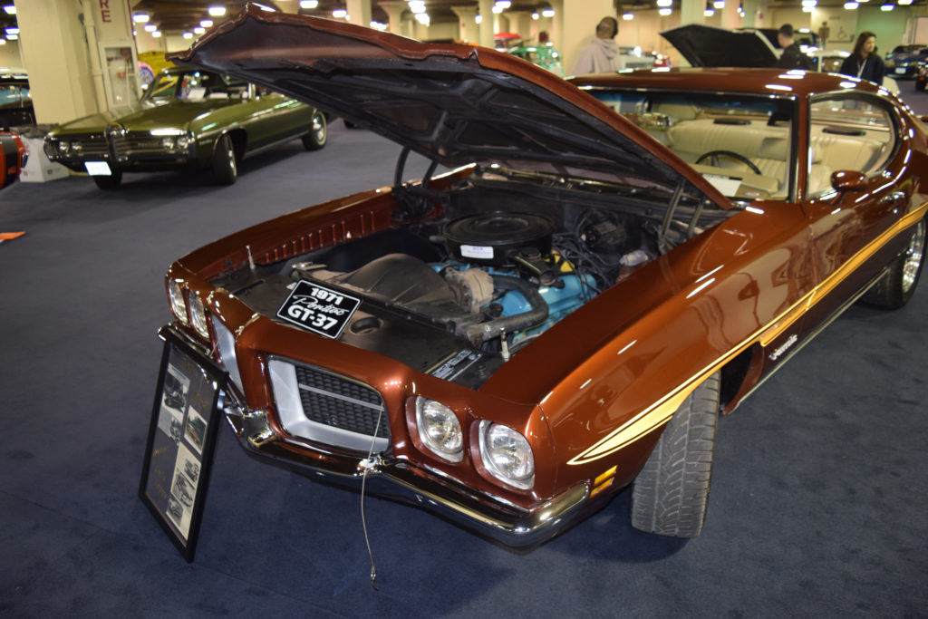 1971-Pontiac-GT-37-Hood-Up