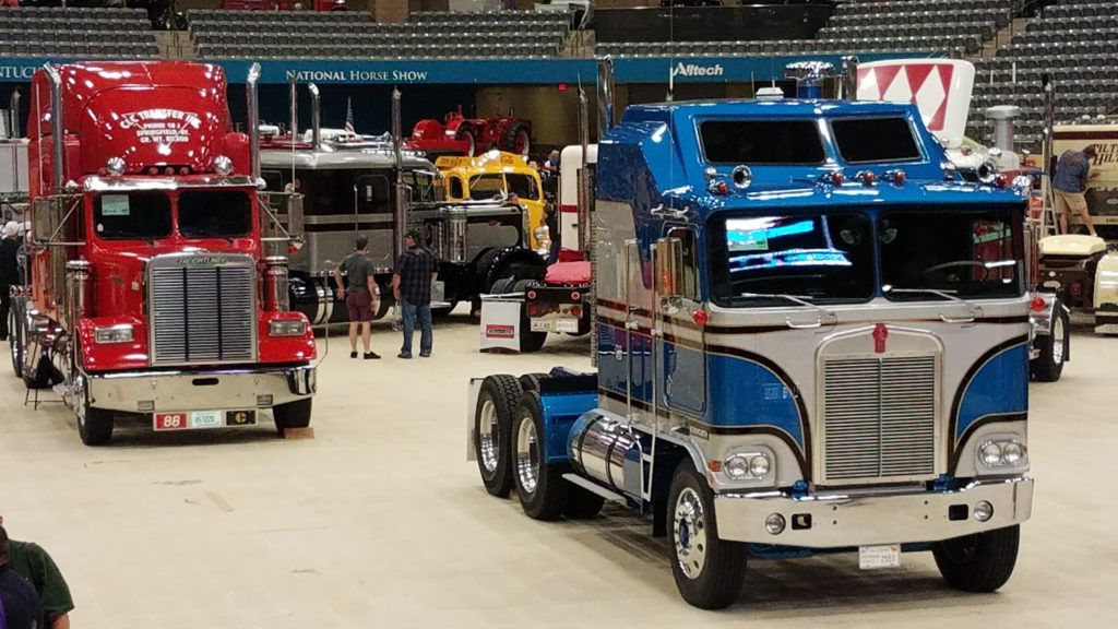 vintage-semi-trucks-at-car-show