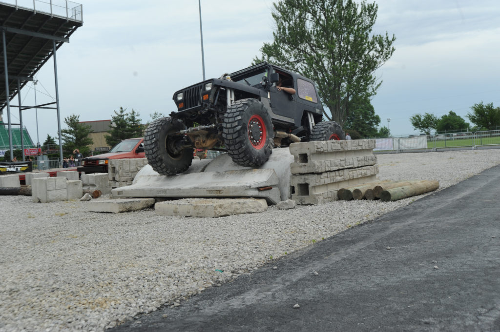 Jeep-Wrangler-YJ-Off-Road-Course-Obstacle