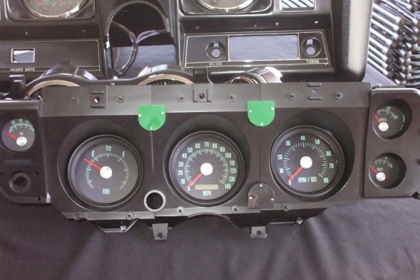 NVU gauges on display at automotive trade show