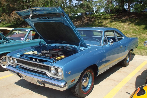 blue plymouth road runner