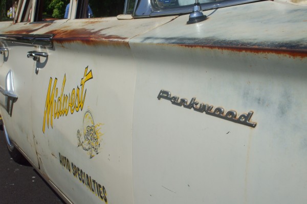 view of parkwood emblem on a vintage chevy station wagon