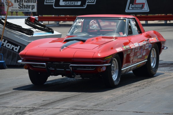 1967 chevy corvette c2 sting ray drag car staging for a drag race