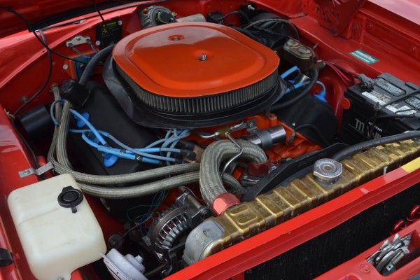 hemi v8 engine in a 1970 plymouth gtx coupe