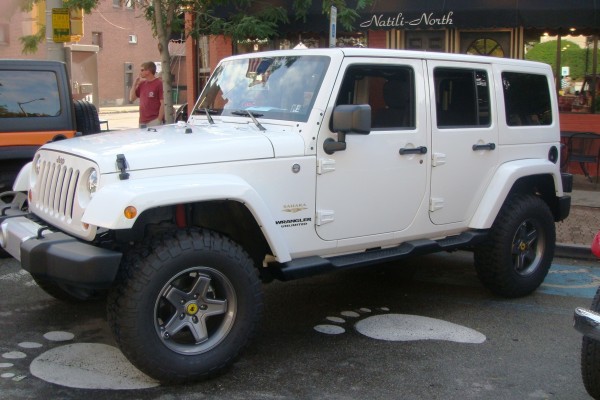 White Jeep Wrangler Unlimited Sahara
