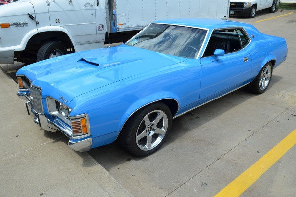 blue 1971 Mercury Cougar, front