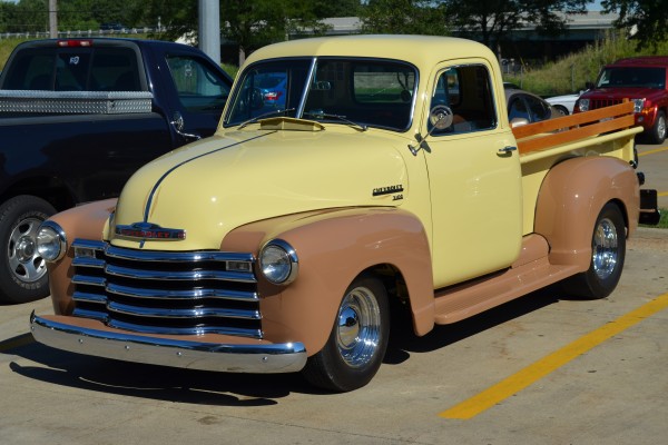 1952 Chevy truck, front 3_4 angle