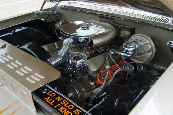 1960 Pontiac Catalina engine