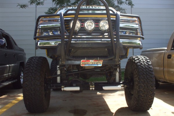 front shot of a lifted gmc canyon 4x4 truck