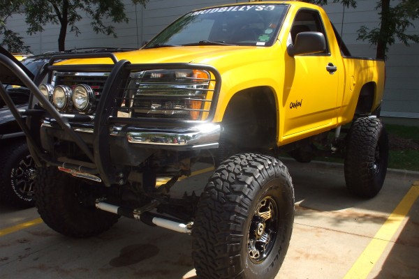 lifted gmc canyon off road pickup truck