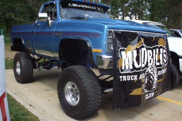 lifted blue chevy 4x4 squarebody truck