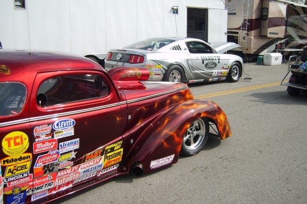 drag racers moving to race
