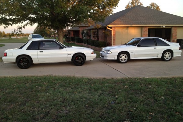 1990 Mustang GT parked next to a 1987 Mustang Coupe