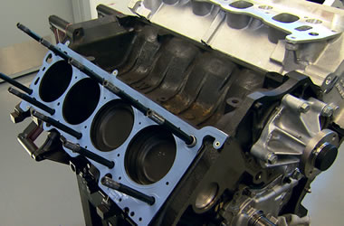 ford modular v8 with cylinder head removed