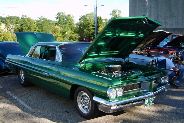 green 1962 pontiac grand prix coupe