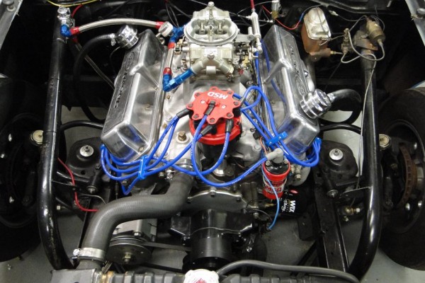 Ford Racing carbureted V8 engine , front