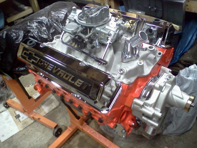355 chevy v8 small block on stand