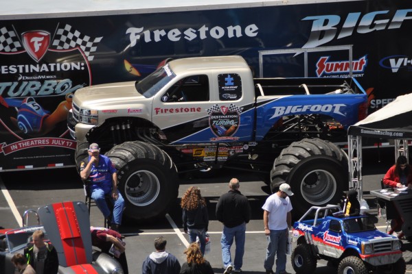 bigfoot monster truck at summit racing show