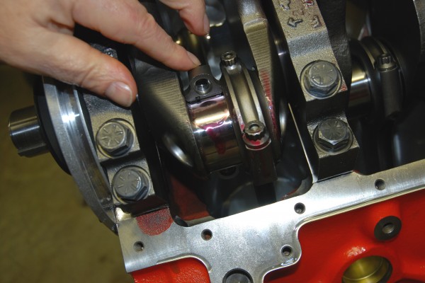 installing crank rods on an engine