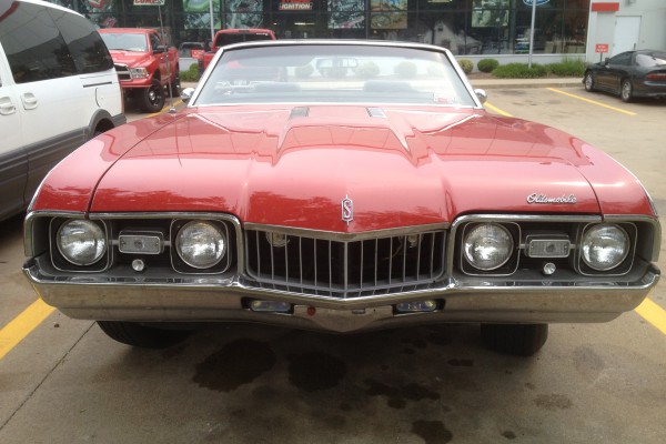 1968 Oldsmobile Cutlass S convertible, front grille