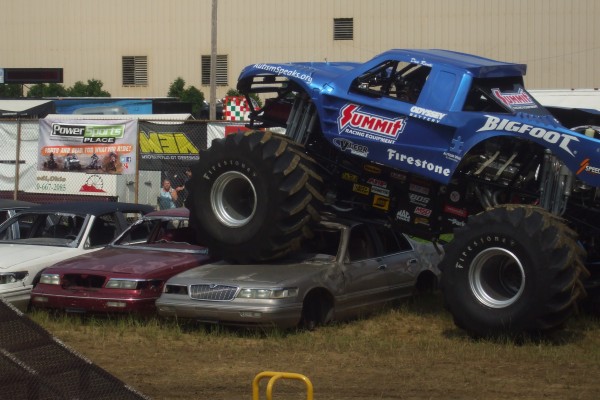 bigfoot monster truck crushing old cars