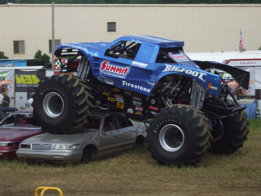 bigfoot monster truck crushing old cars