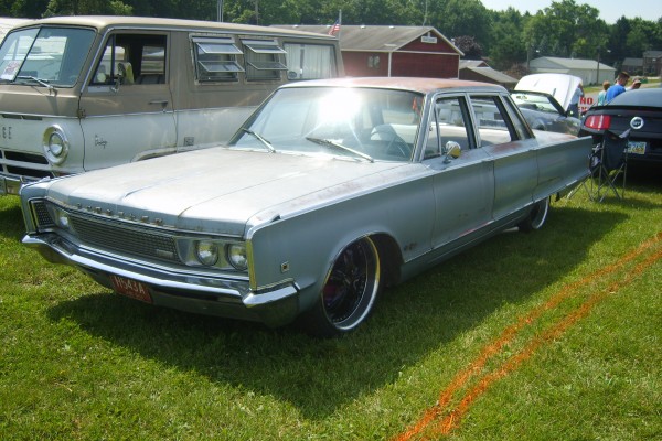 full size Chrysler sedan from the 1960s