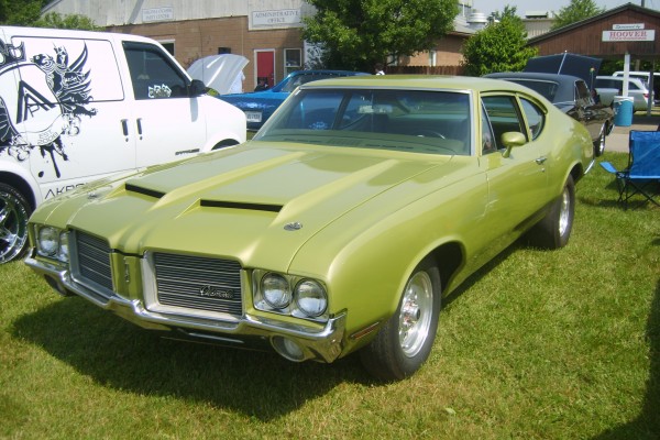 olds cutlass post coupe