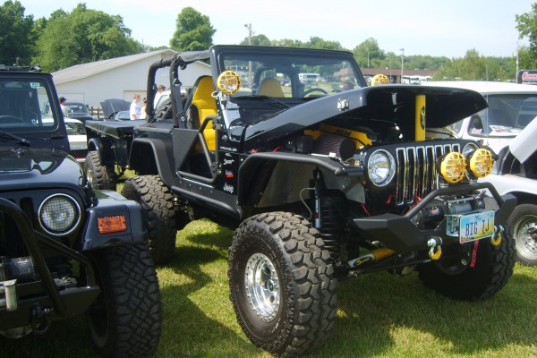 jeep wrangler tj with lift kit and cut fenders