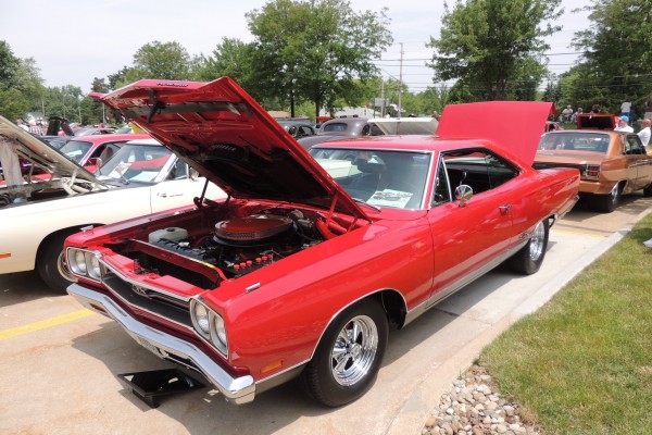 red plymouth GTX 1969