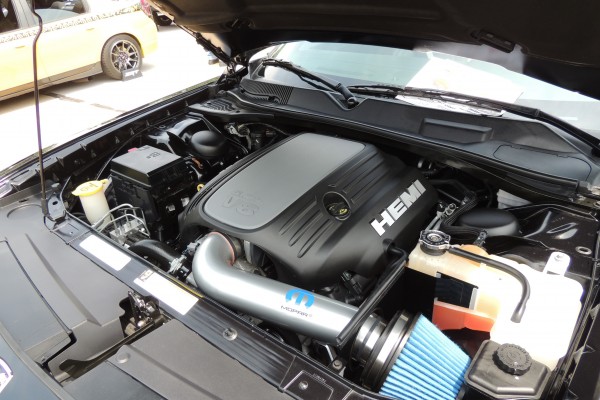 5.7L Hemi V8 with mopar air intake kit