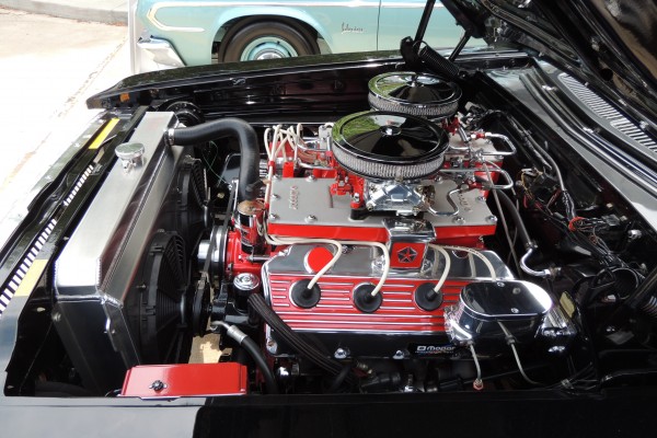Hemi V8 engine