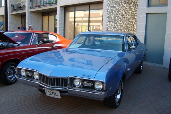 a blue 1968 oldsmobile cutlass supreme sedan