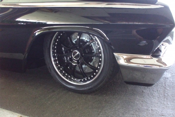 custom wheel and brake rotor on a bel air show car