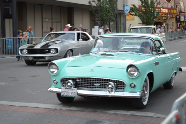 turquoise first gen ford thunderbird in parade at Hot August Nights 2013