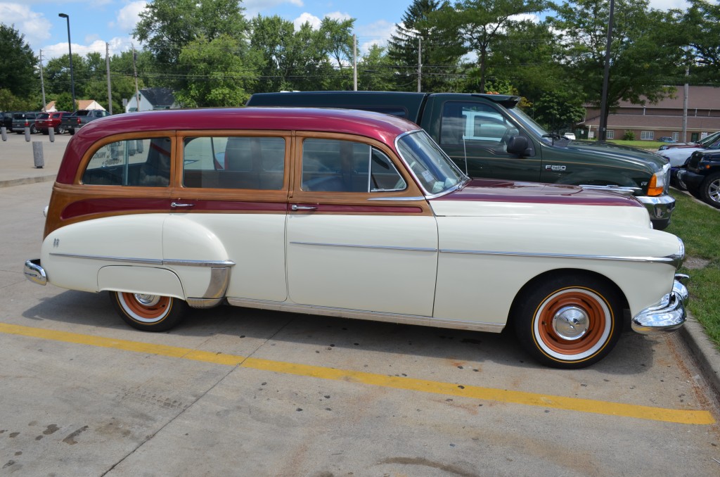 1959 Oldsmobile 88 sedan delivery wagon, side profile view