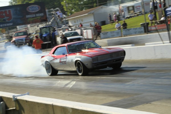 1968 camaro doing a burnout prior to a drag race