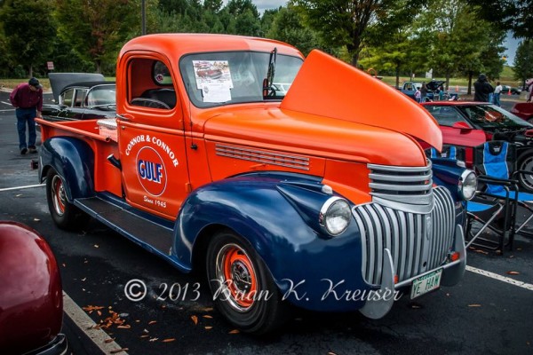 Vintage Truck in gulf service station livery