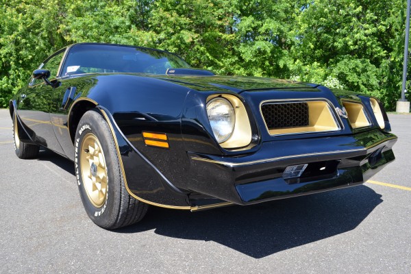 1976 pontiac trans am, front grille and headlight