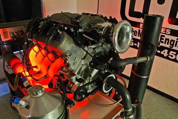 a gm ls engine on dyno with red hot glowing exhaust headers