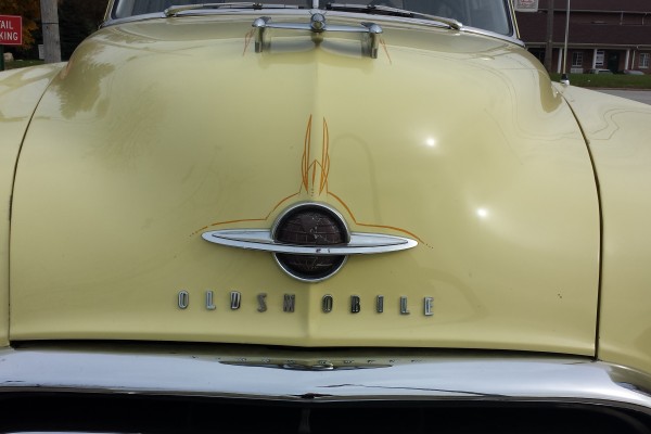 front pinstriped ringed globe emblem on a 1950 Oldsmobile 88 coupe