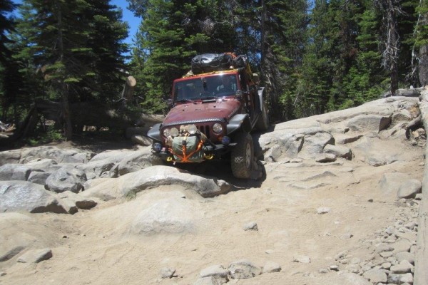 jeep wrangler jk crawling down desert trail
