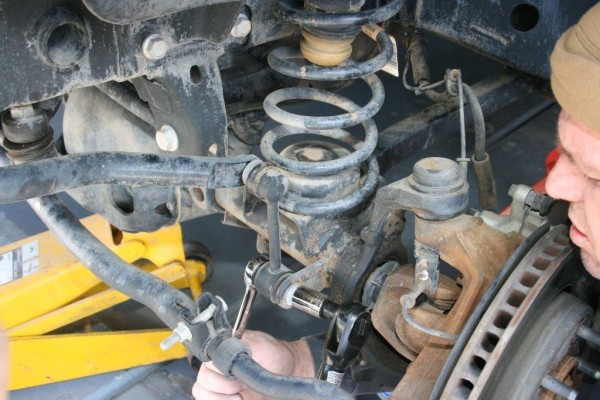 removing sway bar end links from the front of a jeep wrangler suspension