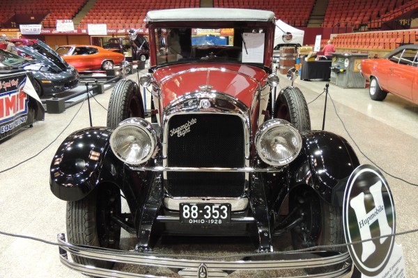 1928 Hupmobile 8 at indoor car show
