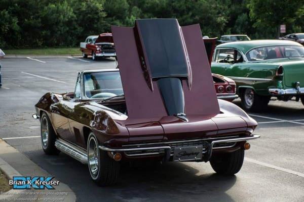 1967 chevy corvette 437 with stinger hood up