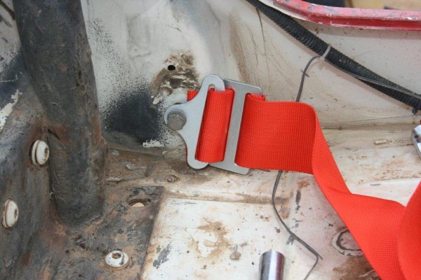 racing harness mounting location for a jeep cj
